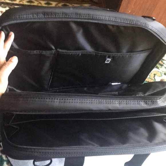 Targus padding laptop bag- black color - Picture 10 of 16